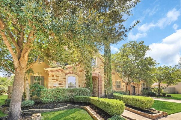 Exterior, Facade, Brick Facade, Mediterranean