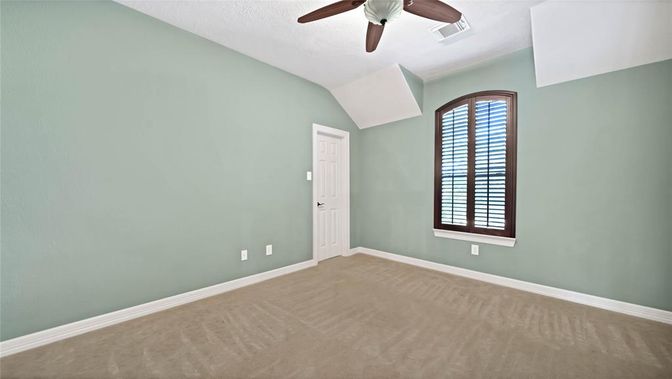 Empty room, Interior