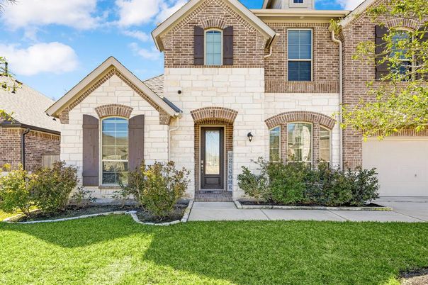 Exterior, Facade, Brick Facade, Brick Traditional