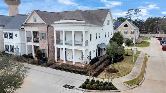 Exterior, Facade, Brick Facade, Farmhouse