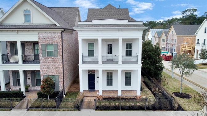 Exterior, Facade, Brick Facade, Georgian
