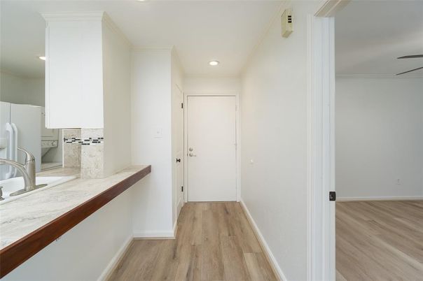 Interior, Recessed Lighting, Wood Texture Flooring