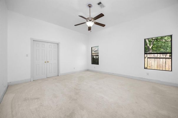 Empty room, Interior