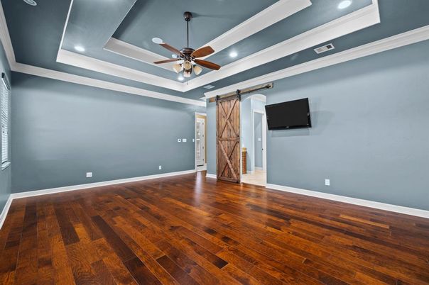 Empty room, Interior, Recessed Lighting, Wood Texture Flooring