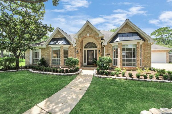 Exterior, Facade, Brick Facade, Brick Traditional