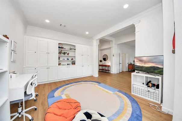 Home Office, Interior, Recessed Lighting, Wood Texture Flooring