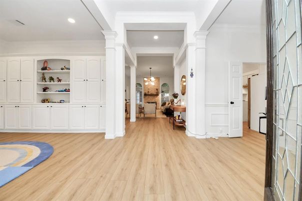 Chandelier, Interior, Recessed Lighting, Wood Texture Flooring