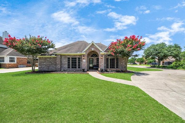 Backyard, Exterior, Facade, Brick Facade, French Provincial