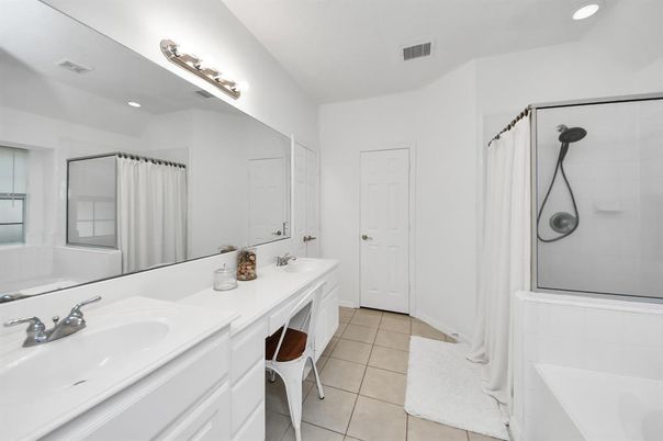 Bathroom, Dual Sink Vanities, Interior, Recessed Lighting