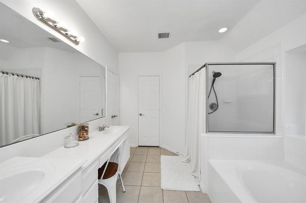 Bathroom, Dual Sink Vanities, Interior, Recessed Lighting