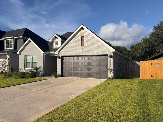 Attached, Exterior, Facade, Brick Traditional