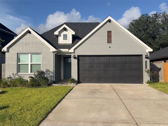 Attached, Exterior, Facade, Brick Traditional