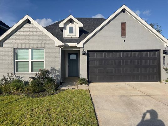 Attached, Exterior, Facade, Brick Traditional