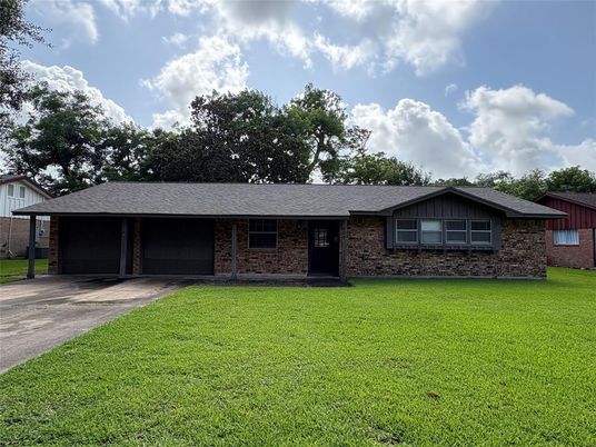 Attached, Exterior, Facade, Brick Facade, Ranch