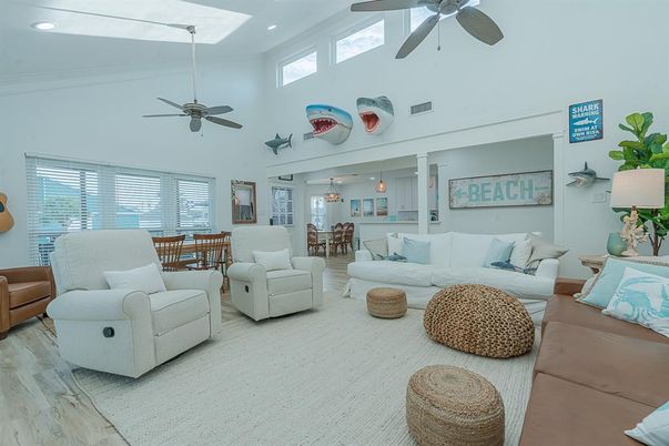 Dining room, Interior, Living room, Pendant Lights, Recessed Lighting, Wood Texture Flooring
