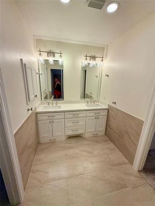 Bathroom, Dual Sink Vanities, Interior, Recessed Lighting