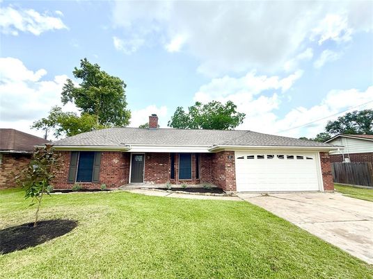 Attached, Exterior, Facade, Brick Facade, Ranch