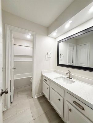 Bathroom, Dual Sink Vanities, Interior, Recessed Lighting