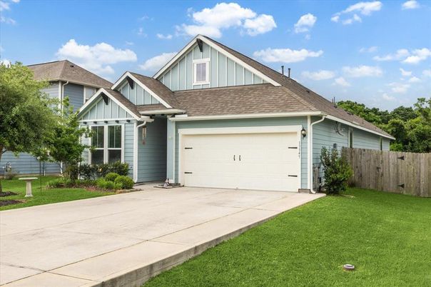 Attached, Exterior, Facade, Farmhouse