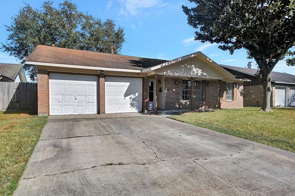 Attached, Exterior, Facade, Brick Facade, Ranch