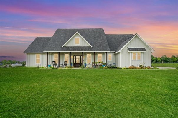 Backyard, Exterior, Facade, Farmhouse
