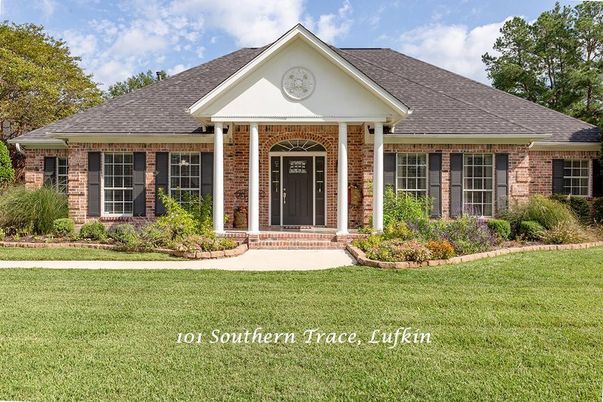 Exterior, Facade, Brick Facade, Brick Traditional