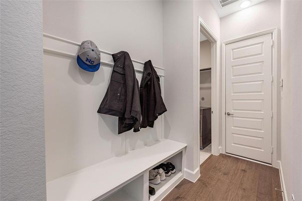 Interior, Walk-in Closets, Wood Texture Flooring