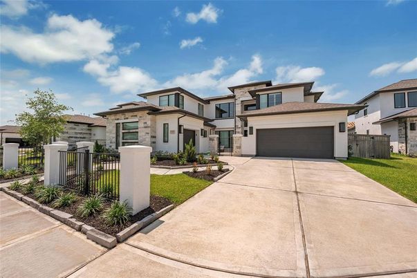 Attached, Exterior, Facade, Modern