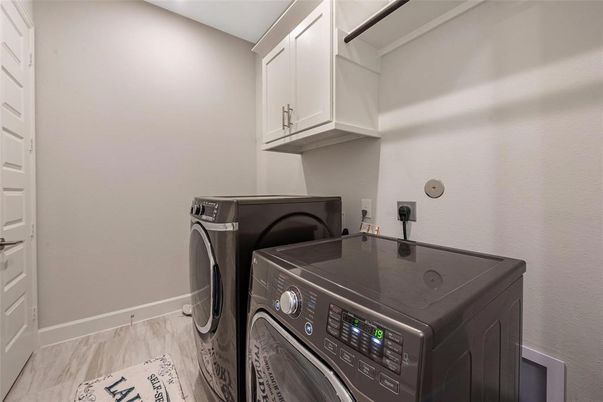 Interior, Washer, Wood Texture Flooring