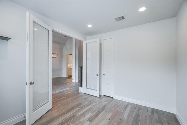 Empty room, Interior, Recessed Lighting, Wood Texture Flooring