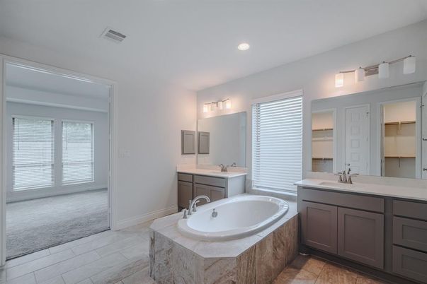 Bathroom, Dual Sink Vanities, Interior, Recessed Lighting