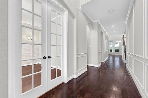 Interior, Recessed Lighting, Wood Texture Flooring