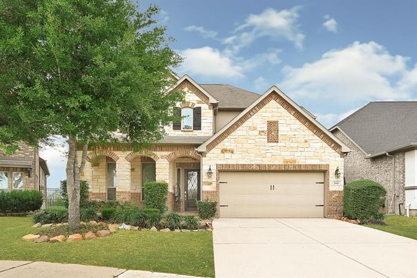 Attached, Exterior, Facade, Brick Traditional