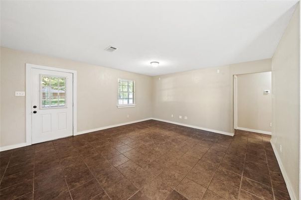 Empty room, Interior
