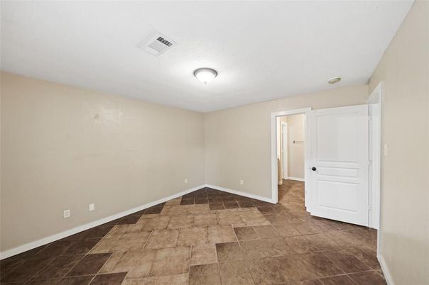Empty room, Interior