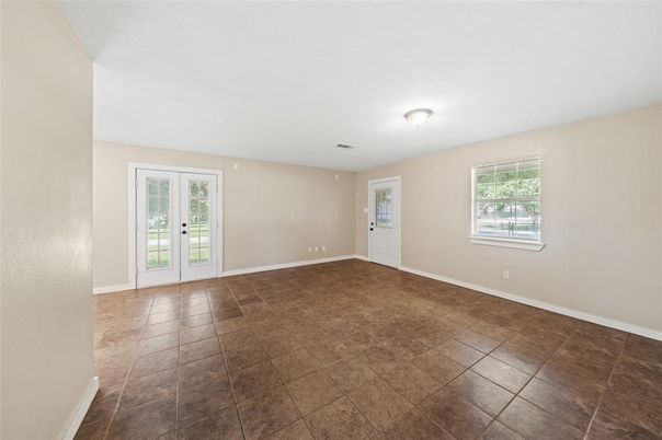 Empty room, Interior