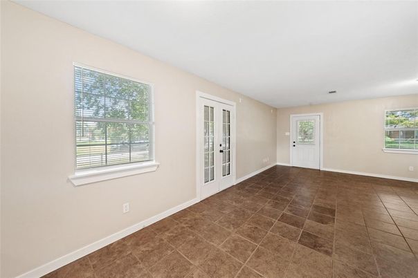 Empty room, Interior
