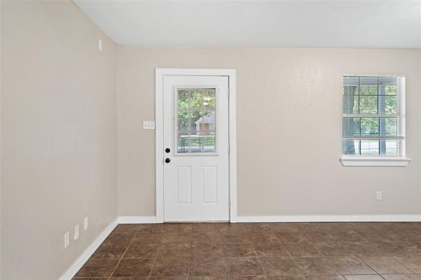 Empty room, Interior
