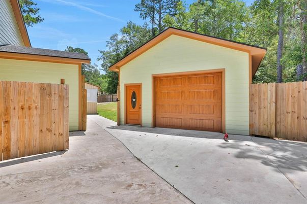 Detached Garage, Exterior