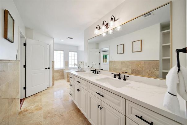 Bathroom, Dual Sink Vanities, Interior, Recessed Lighting