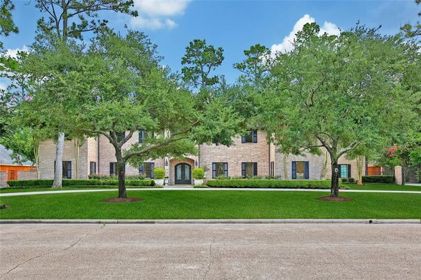 Backyard, Exterior, Facade, Brick Facade, French Provincial