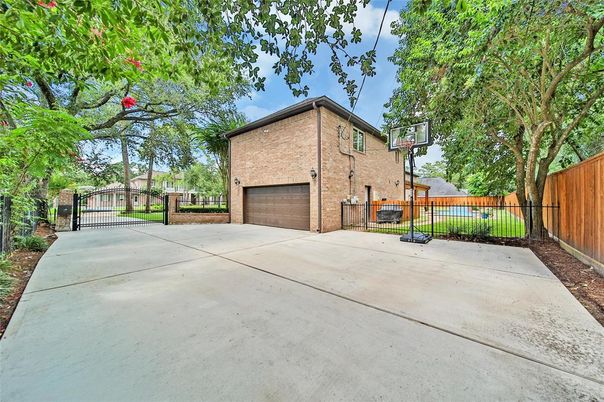 Detached Garage, Exterior