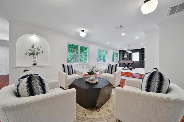 Dining room, Interior, Living room, Pendant Lights, Recessed Lighting, Wood Texture Flooring