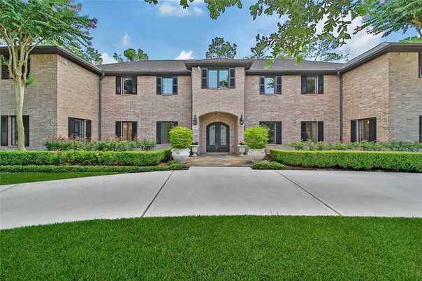 Exterior, Facade, Brick Facade, French Provincial
