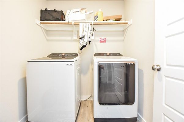 Interior, Washer, Wood Texture Flooring