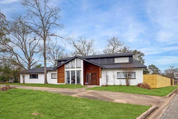 Backyard, Exterior, Facade, Farmhouse