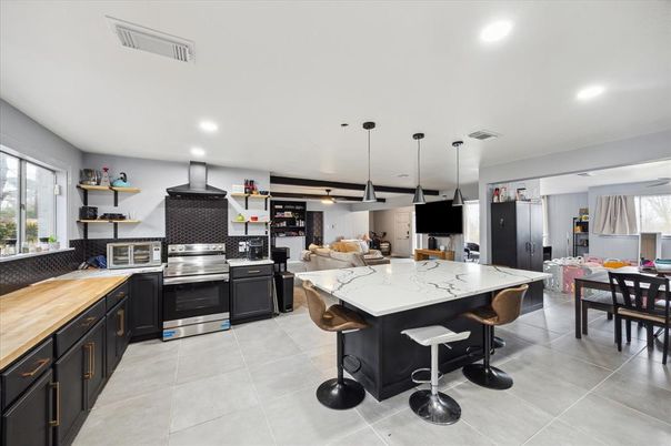 Dining room, Interior, Kitchen, Pendant Lights, Recessed Lighting, Stainless Steel Appliances