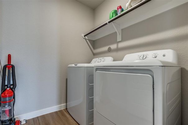 Interior, Washer, Wood Texture Flooring