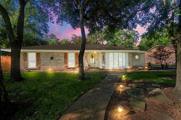 Exterior, Facade, Brick Facade, Ranch