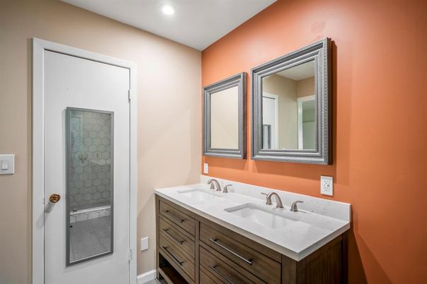Bathroom, Dual Sink Vanities, Interior, Recessed Lighting